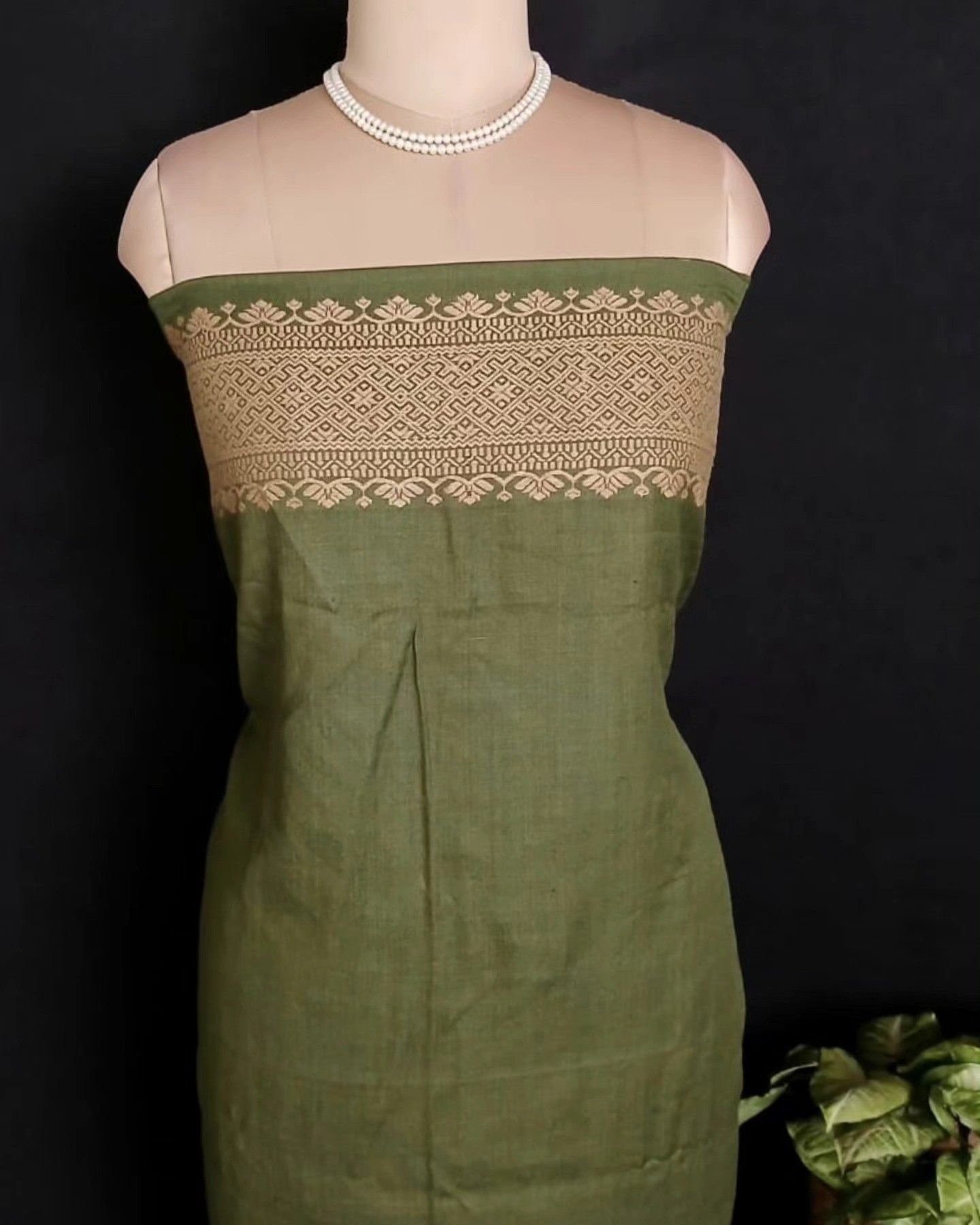 Ahimsa Eri Silk saree from Sualkuchi in Assam - (AESS0020) - Image 9