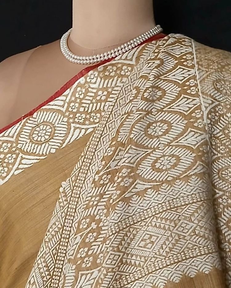 Ahimsa Eri Silk saree from Sualkuchi in Assam - (AESS0019) - Image 2