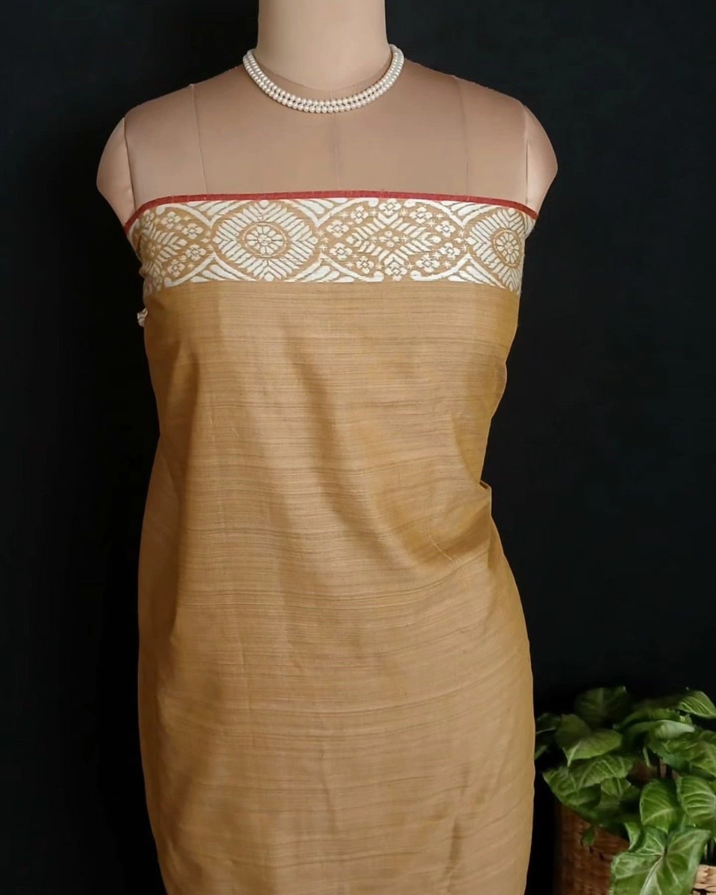 Ahimsa Eri Silk saree from Sualkuchi in Assam - (AESS0019) - Image 9