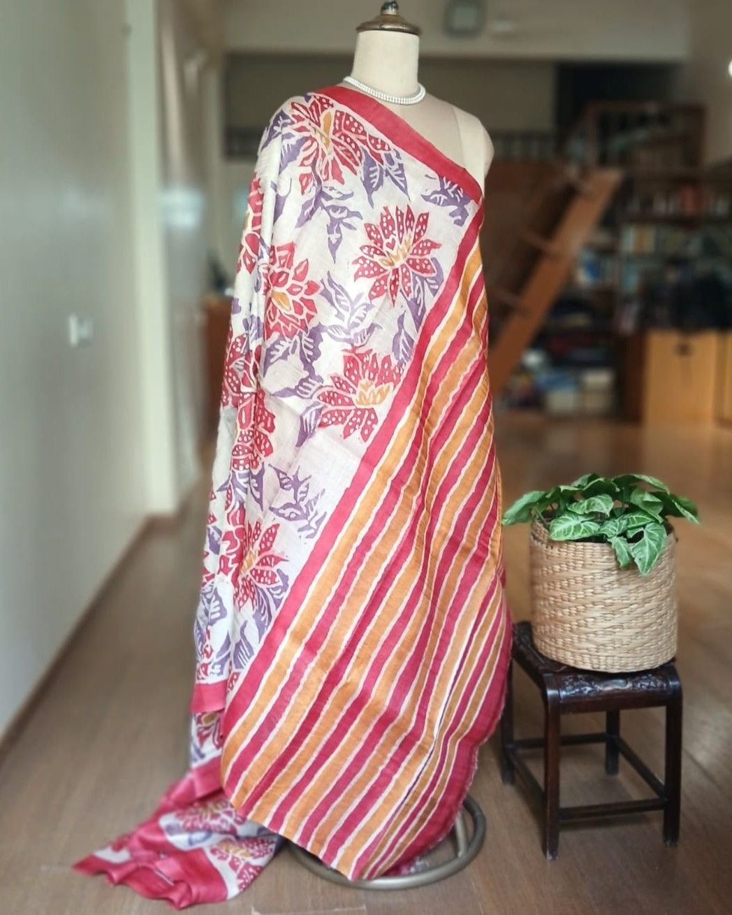 Handpainted Tussar Silk Saree - (HTSS0002) - Image 8