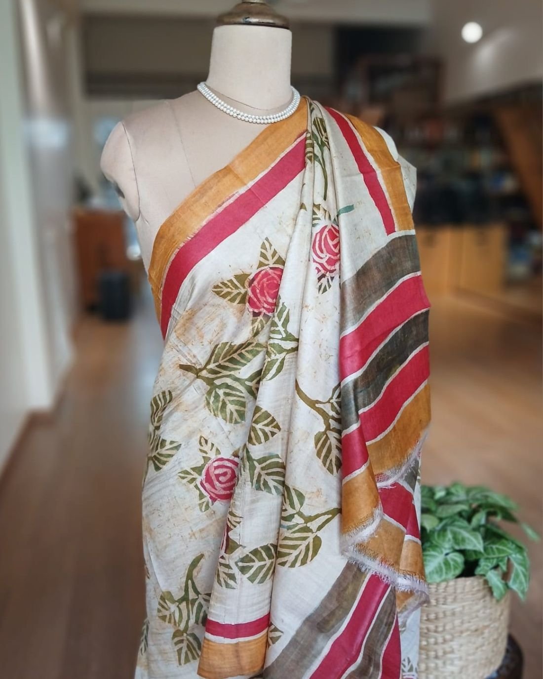 Handpainted Tussar Silk Saree - (HTSS0004) - Image 5