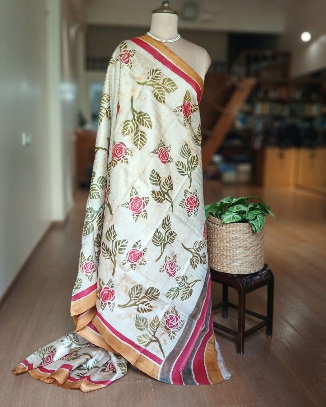 Handpainted Tussar Silk Saree - (HTSS0004) - Image 8