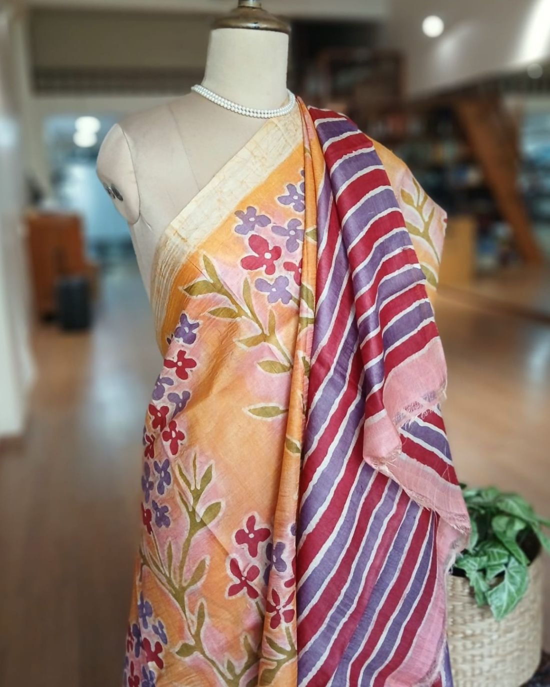 Handpainted Tussar Silk Saree - (HTSS0005) - Image 5