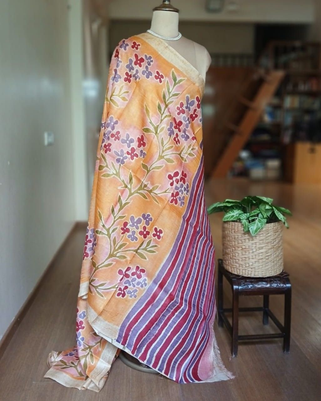 Handpainted Tussar Silk Saree - (HTSS0005) - Image 8