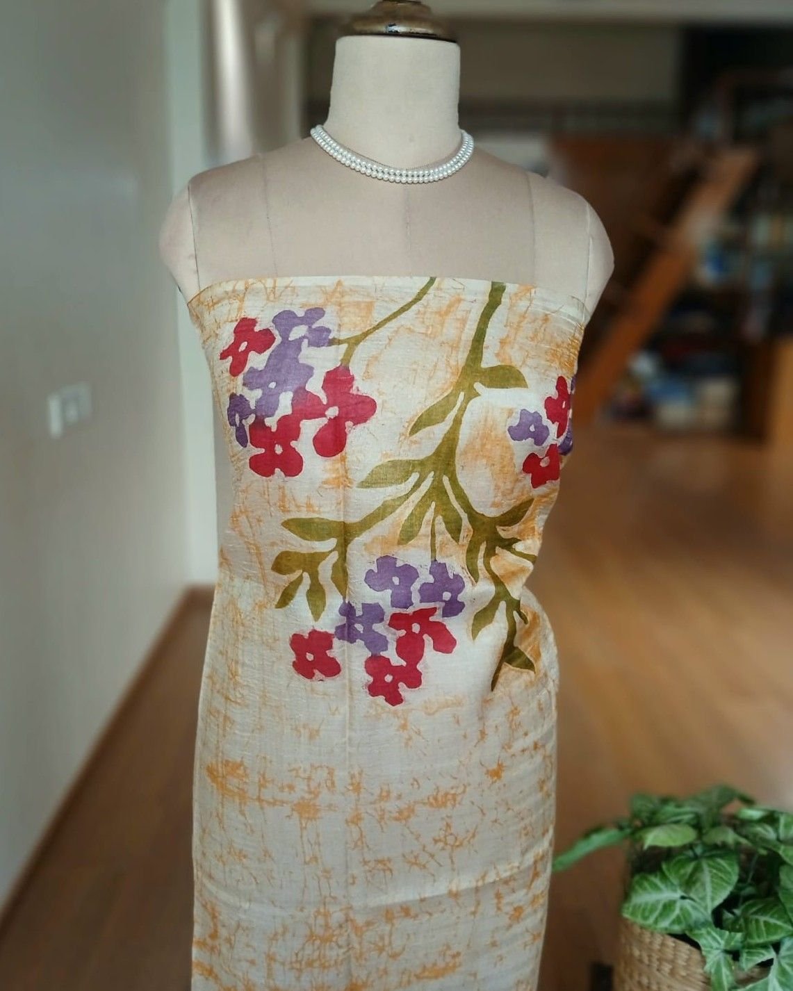 Handpainted Tussar Silk Saree - (HTSS0005) - Image 9