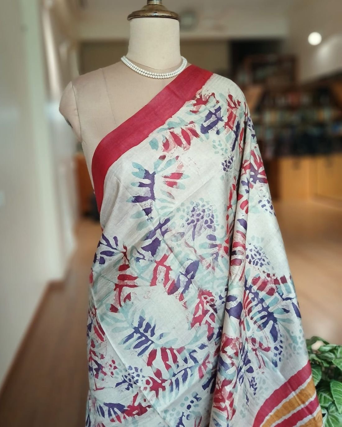 Handpainted Tussar Silk Saree - (HTSS0006) - Image 2