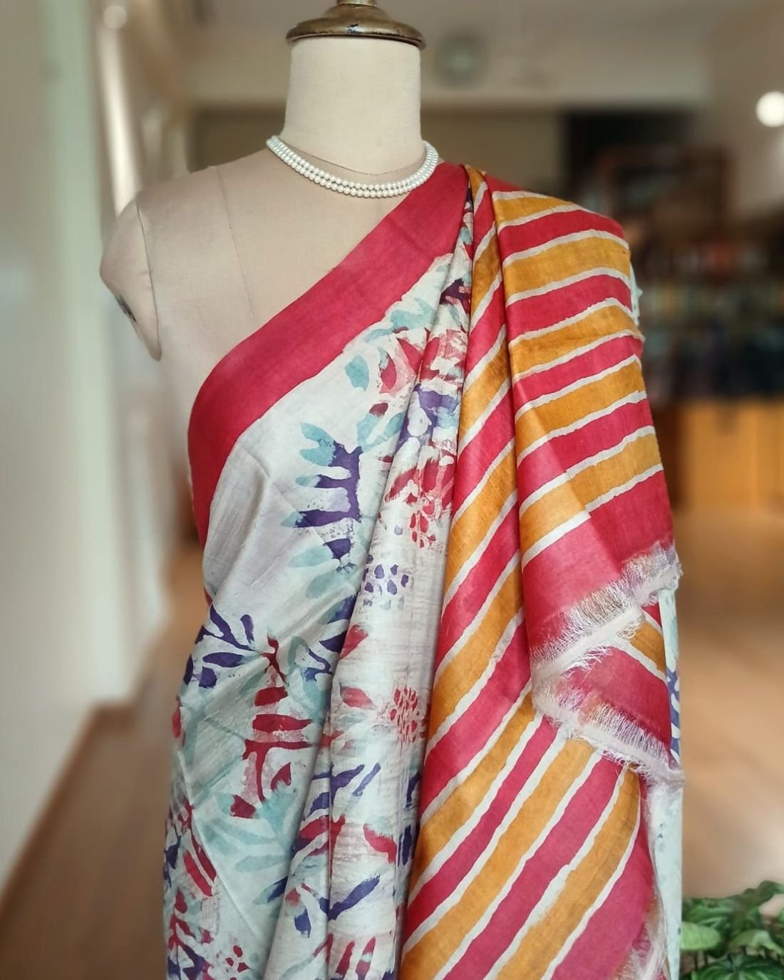 Handpainted Tussar Silk Saree - (HTSS0006) - Image 5