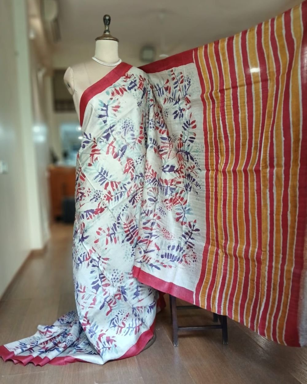 Handpainted Tussar Silk Saree - (HTSS0006) - Image 7