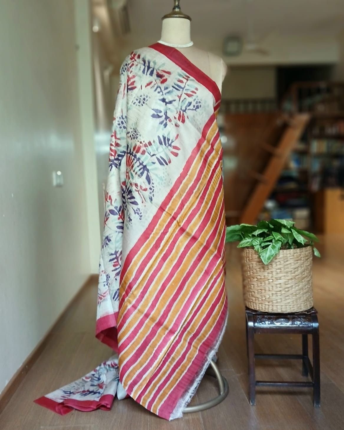 Handpainted Tussar Silk Saree - (HTSS0006) - Image 8