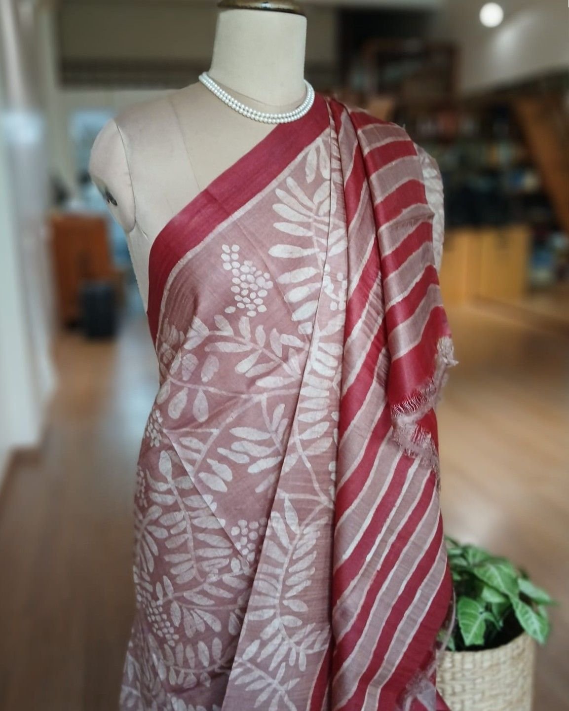 Handpainted Tussar Silk Saree - (HTSS0008) - Image 5