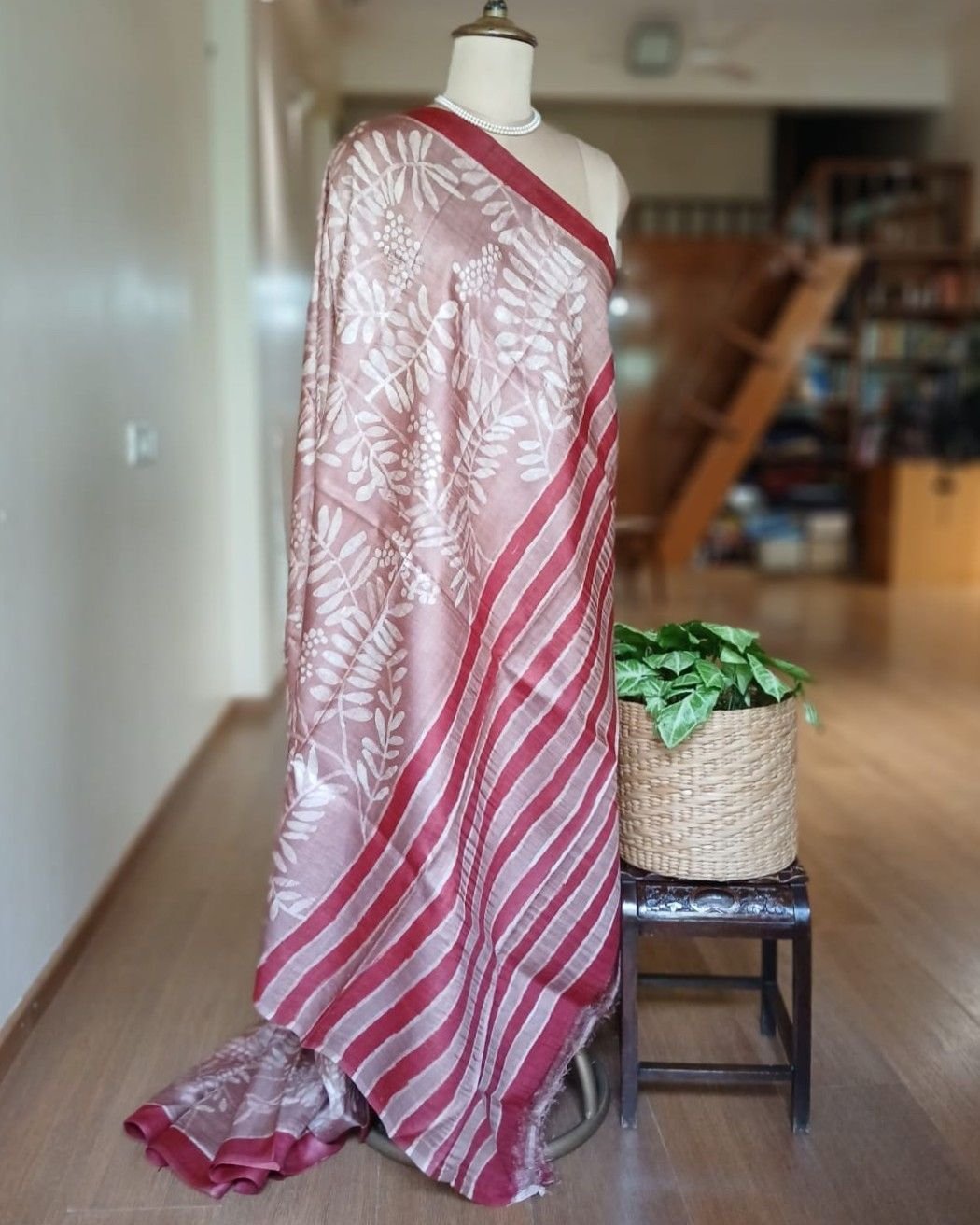 Handpainted Tussar Silk Saree - (HTSS0008) - Image 8