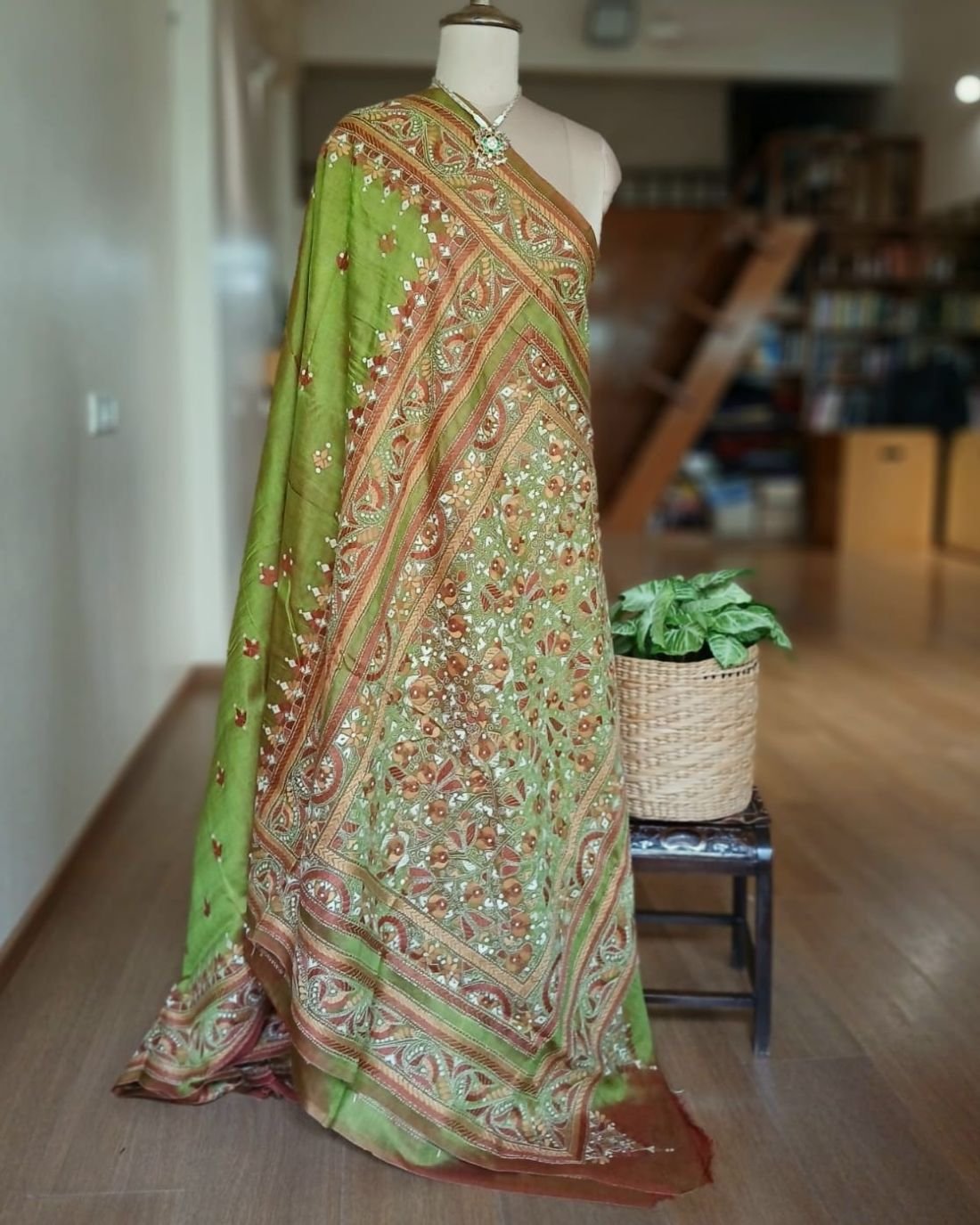 Santiniketan Kantha Saree in pure Bisnupuri Silk – (SNBK1093) - Image 11