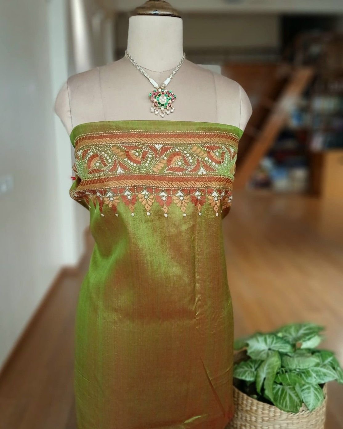 Santiniketan Kantha Saree in pure Bisnupuri Silk – (SNBK1093) - Image 12