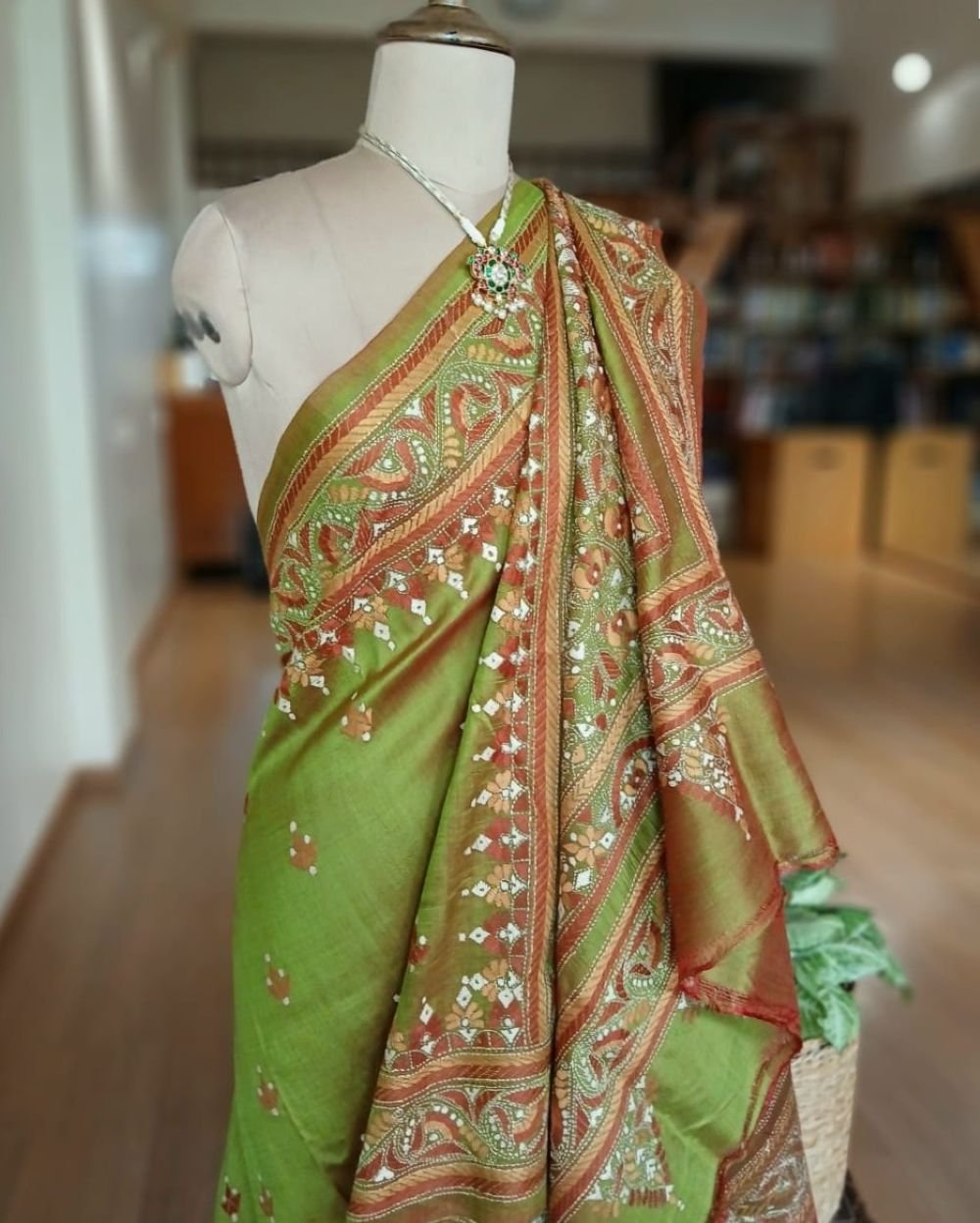 Santiniketan Kantha Saree in pure Bisnupuri Silk – (SNBK1093) - Image 7