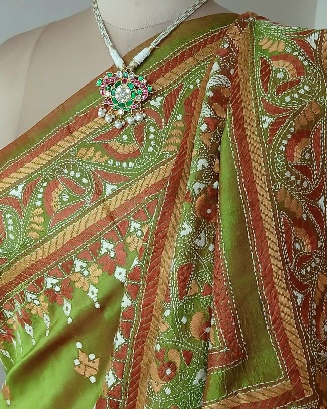 Santiniketan Kantha Saree in pure Bisnupuri Silk – (SNBK1093) - Image 8