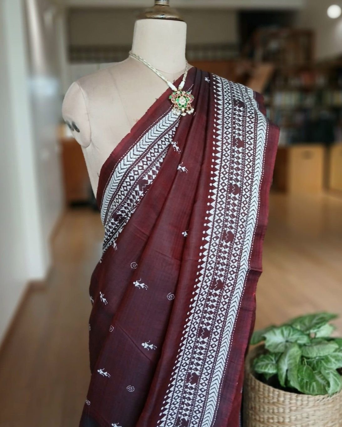 Santiniketan Kantha Saree in pure Bisnupuri Silk – (SNBK1094) - Image 10