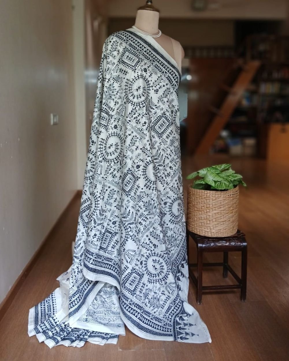Santiniketan Kantha Saree in pure Bisnupuri Silk – (SNBK1095) - Image 10