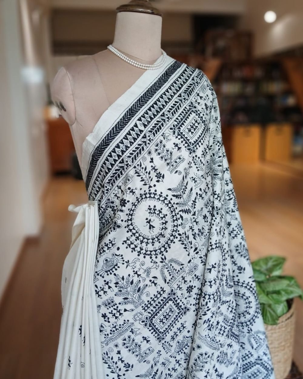 Santiniketan Kantha Saree in pure Bisnupuri Silk – (SNBK1095) - Image 4