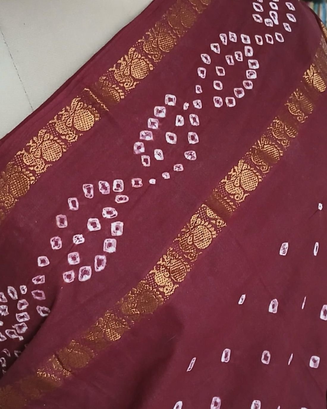 Hand-knotted Madurai Sungudi Cotton Saree- (HKSS1013) - Image 3