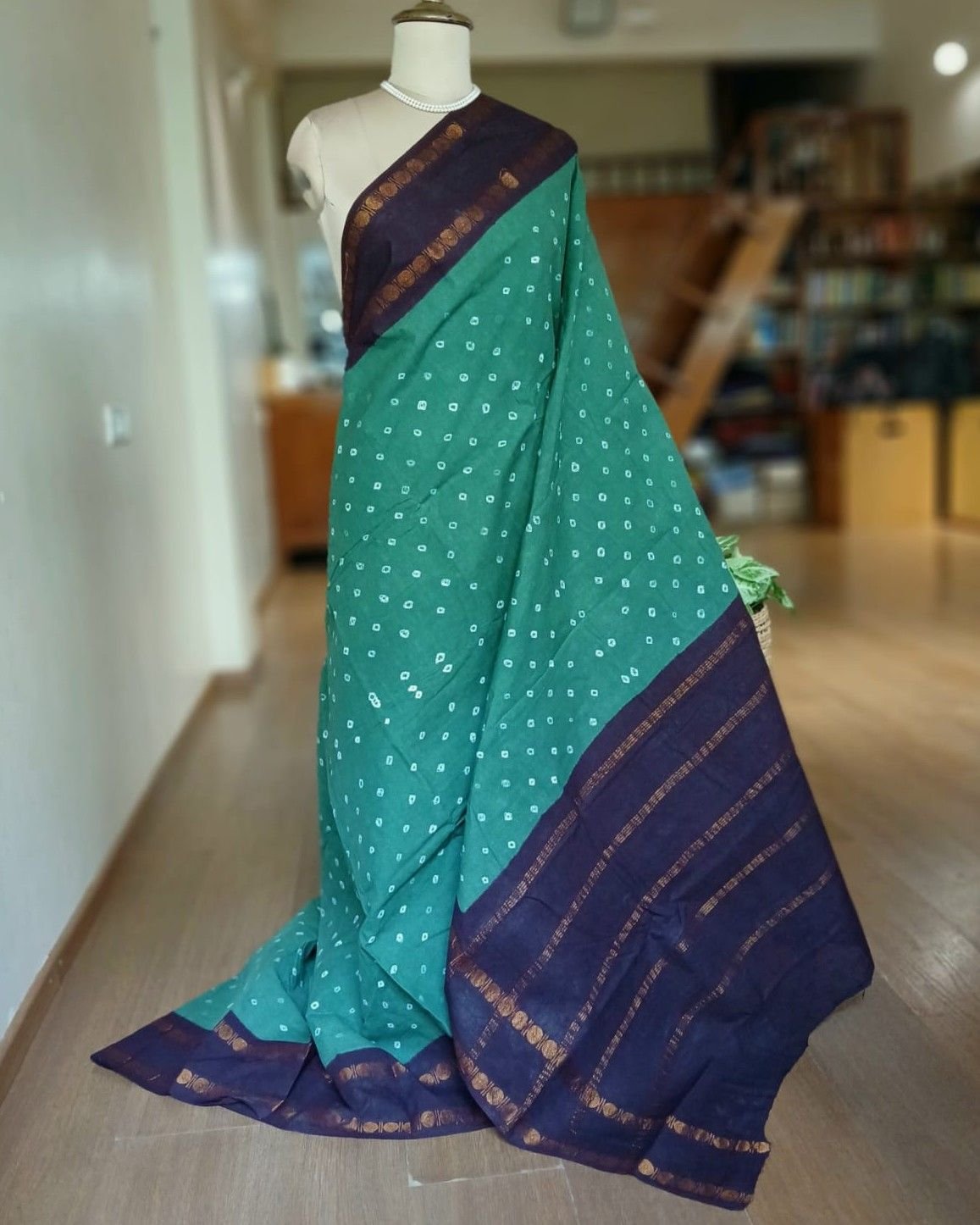Hand-knotted Madurai Sungudi Cotton Saree- (HKSS1006)