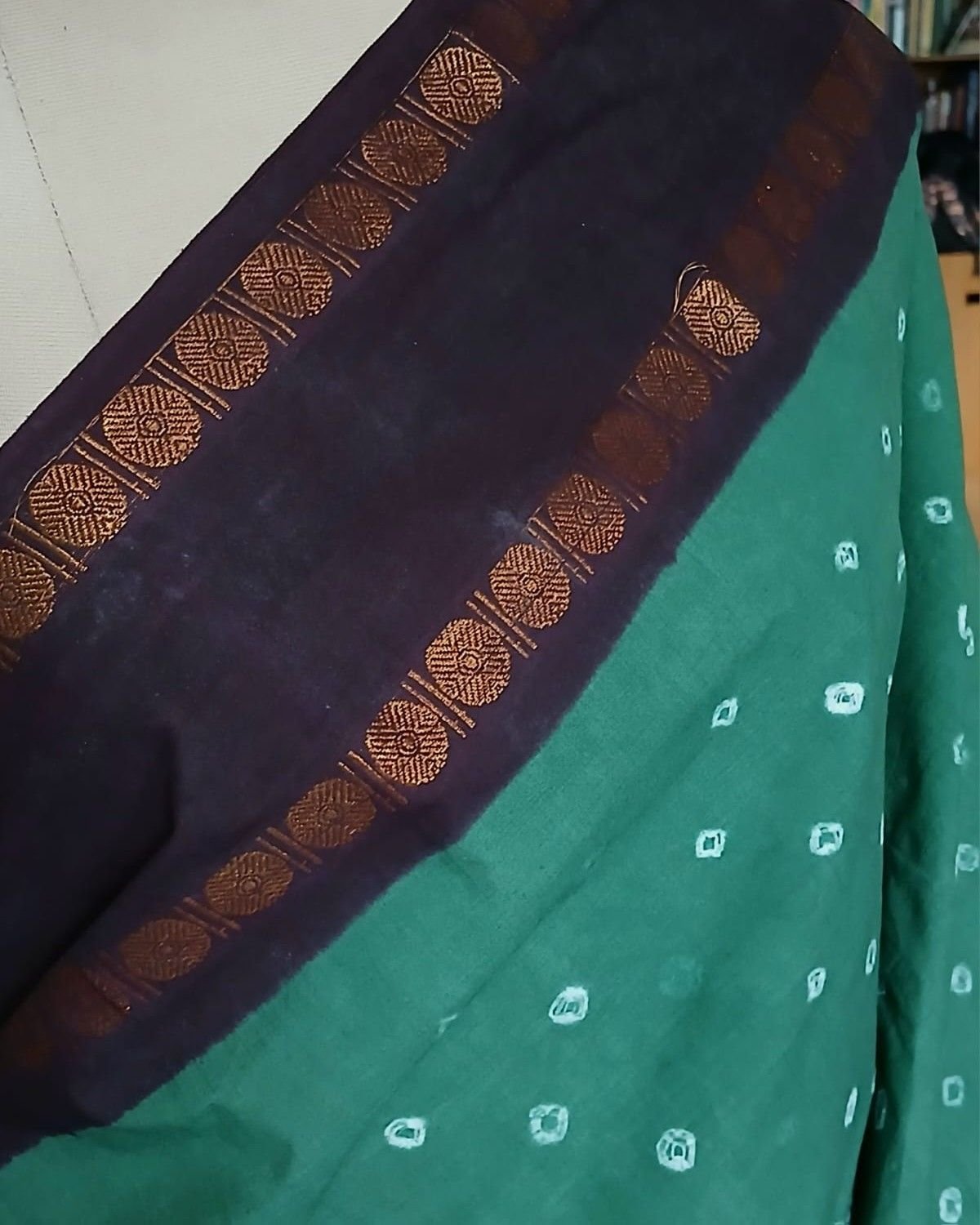 Hand-knotted Madurai Sungudi Cotton Saree- (HKSS1006) - Image 3