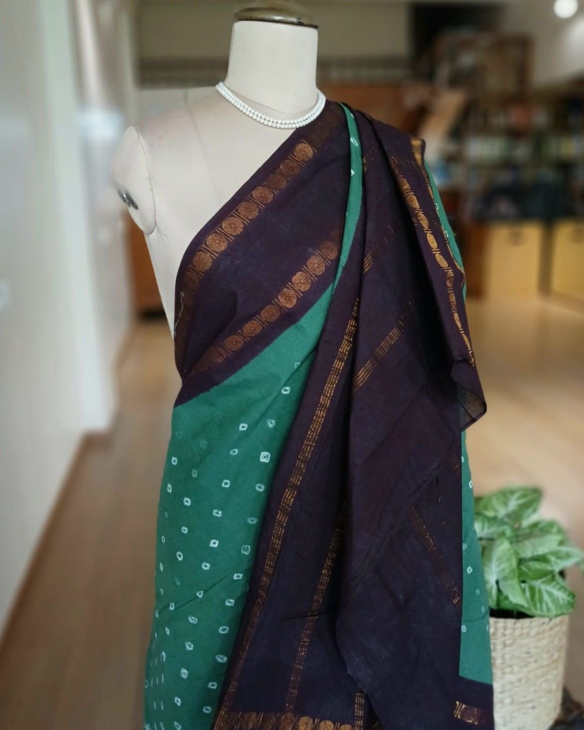 Hand-knotted Madurai Sungudi Cotton Saree- (HKSS1006) - Image 4