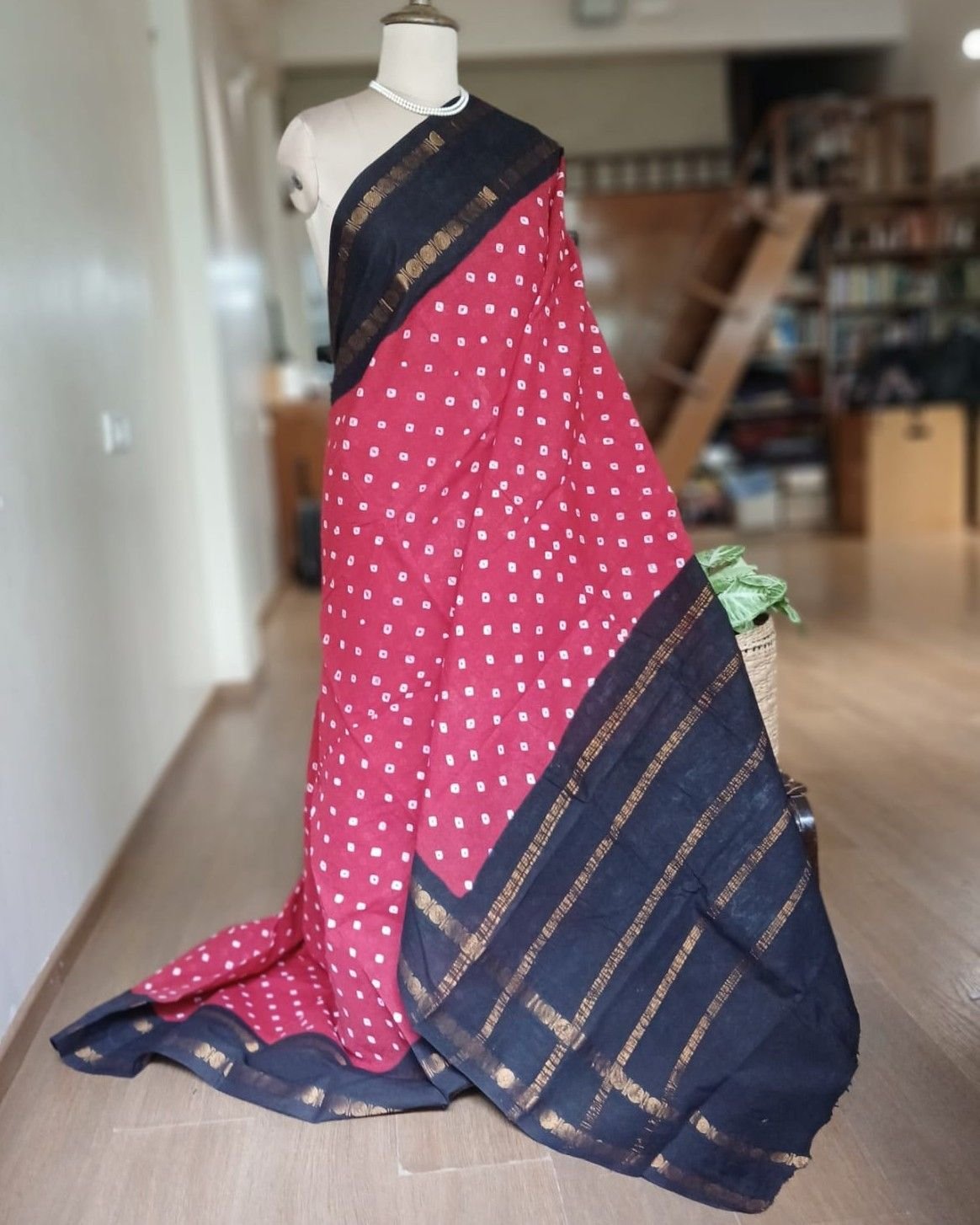 Hand-knotted Madurai Sungudi Cotton Saree- (HKSS1008)