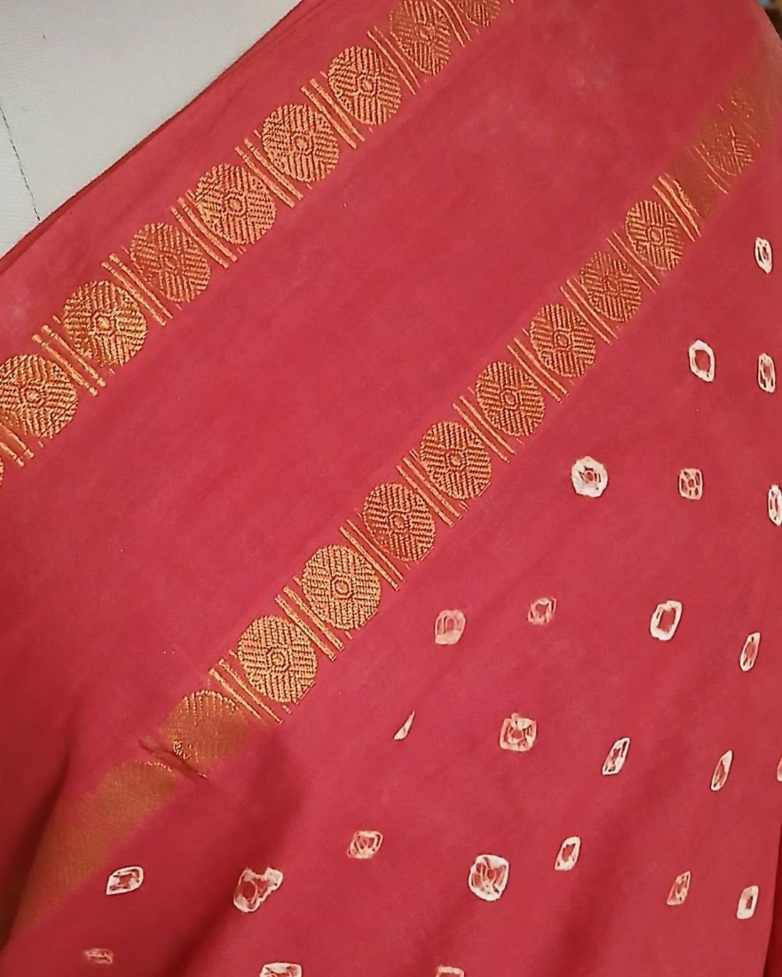 Hand-knotted Madurai Sungudi Cotton Saree- (HKSS1010) - Image 3