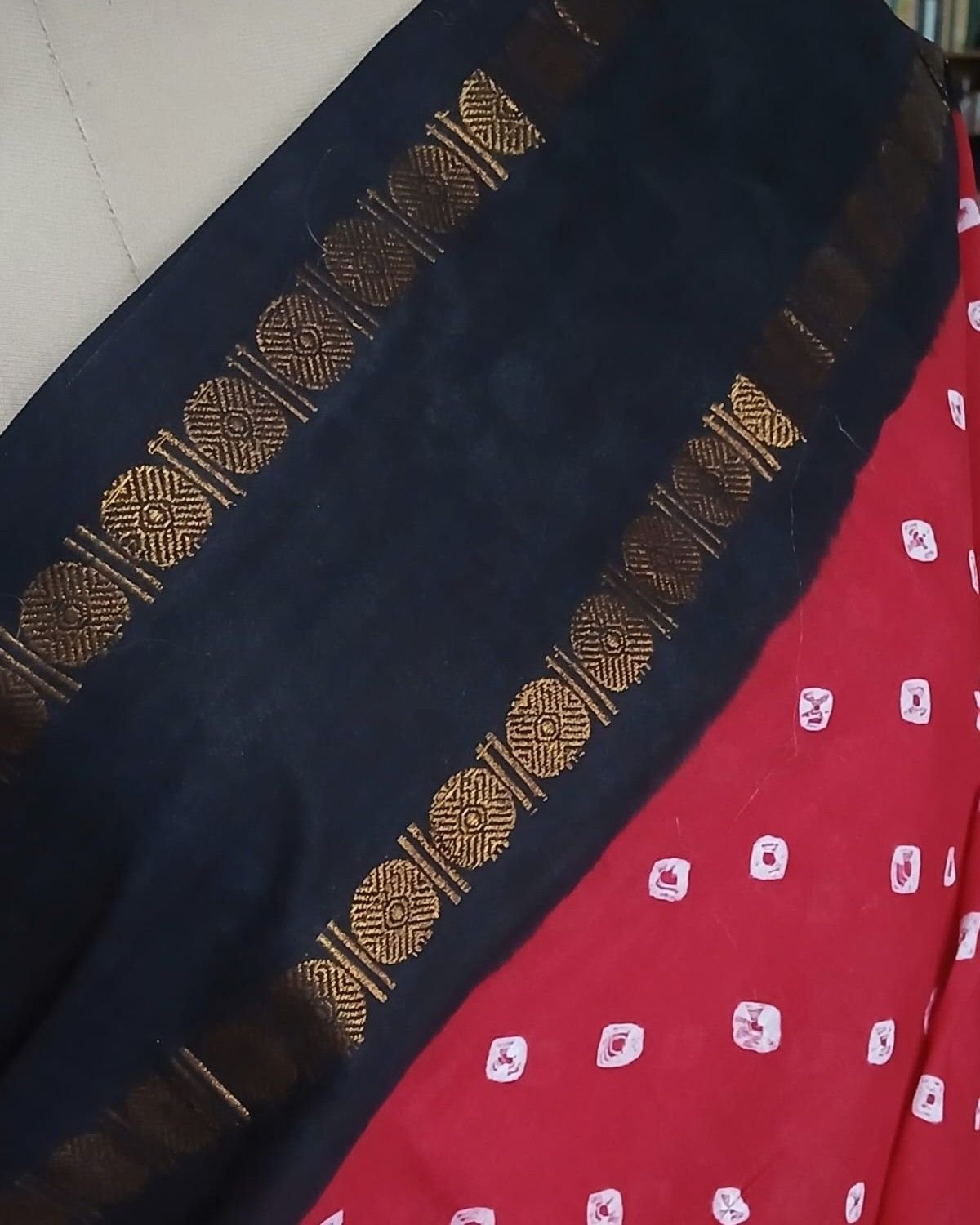 Hand-knotted Madurai Sungudi Cotton Saree- (HKSS1008) - Image 3