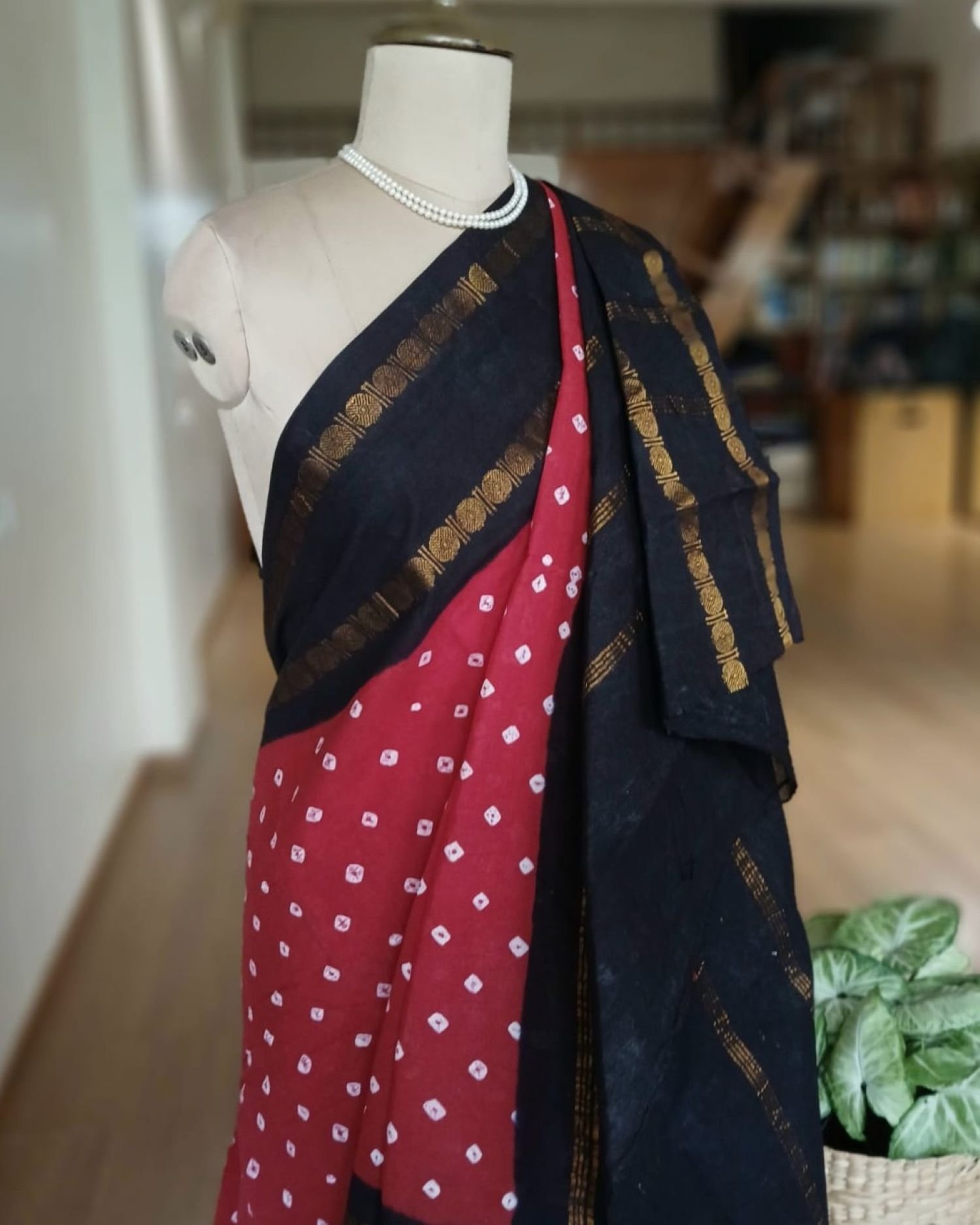 Hand-knotted Madurai Sungudi Cotton Saree- (HKSS1008) - Image 4