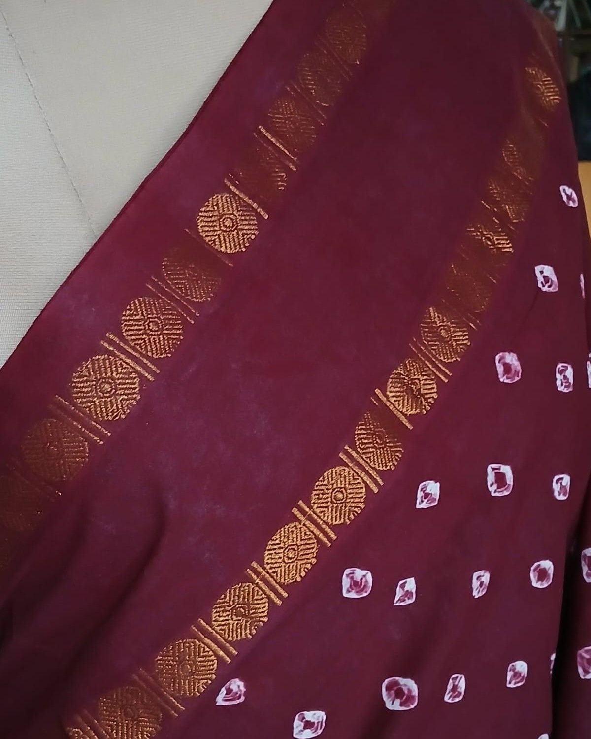 Hand-knotted Madurai Sungudi Cotton Saree- (HKSS1003) - Image 3