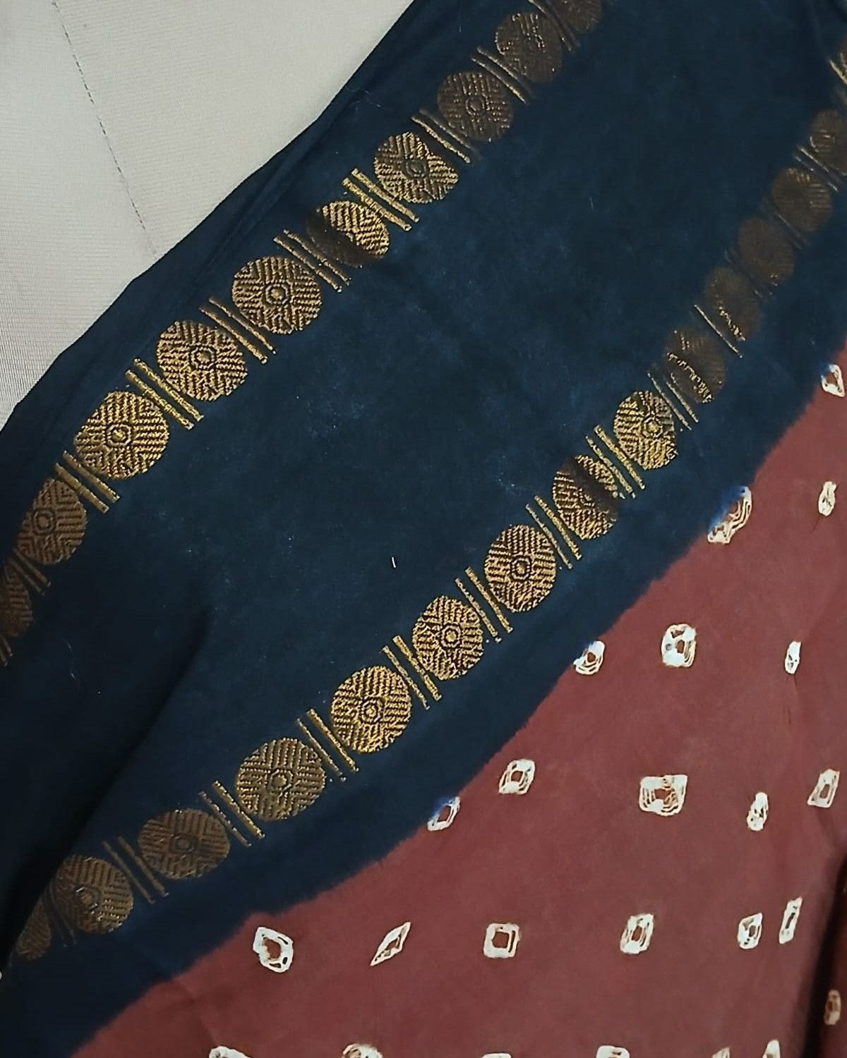 Hand-knotted Madurai Sungudi Cotton Saree- (HKSS1014) - Image 3