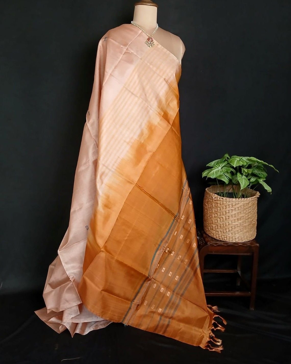 Banana Pith Fibre Handwoven Saree - (BPHS0001) - Image 12