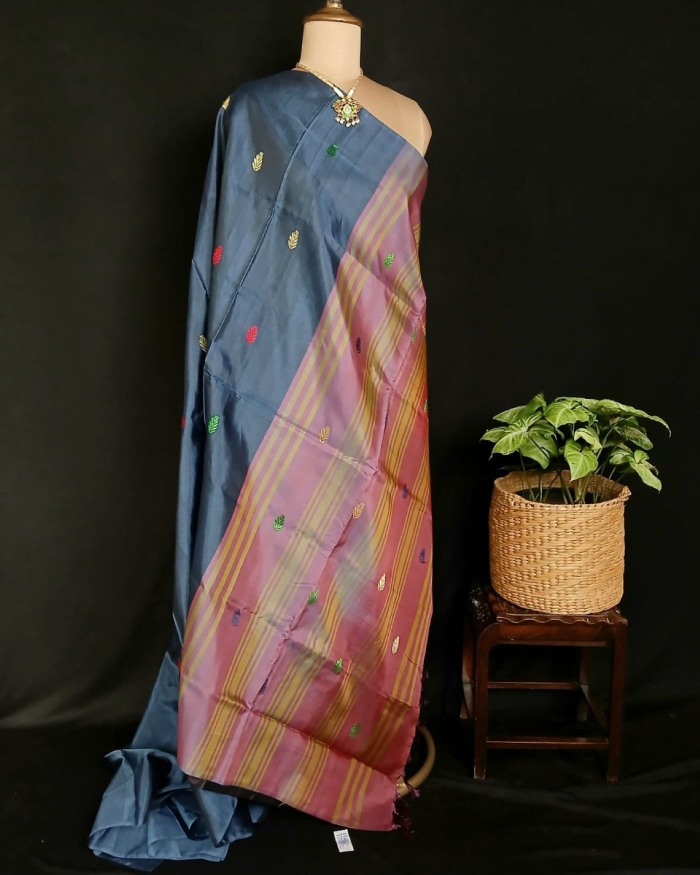 Banana Pith Fibre Handwoven Saree - (BPHS0003) - Image 11