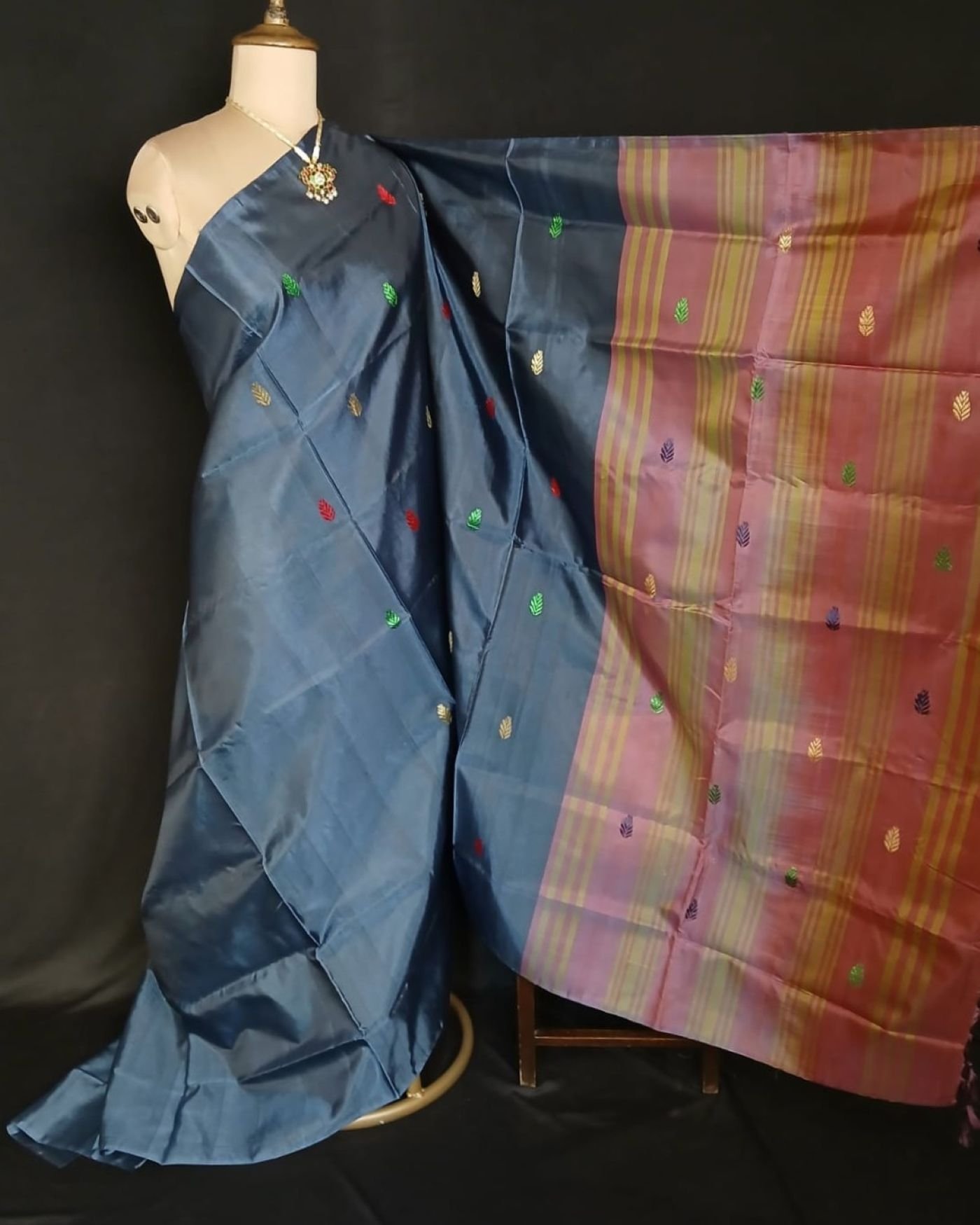 Banana Pith Fibre Handwoven Saree - (BPHS0003) - Image 5