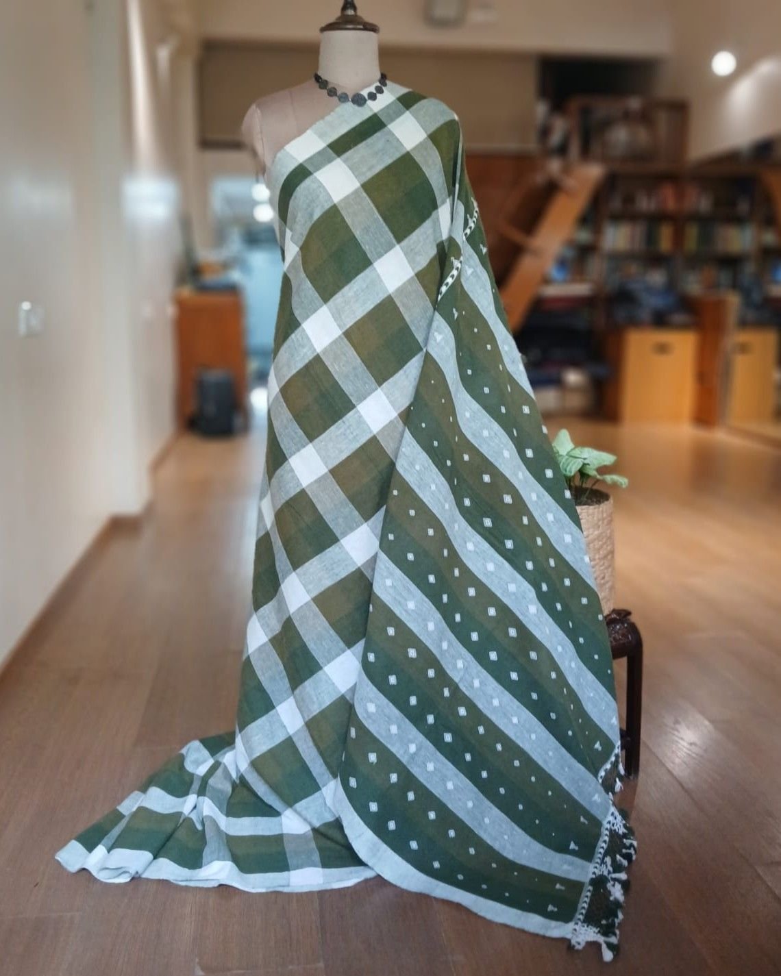 Bhujodi Saree Handwoven in Kala Cotton – (BHUJ0011) - Image 2