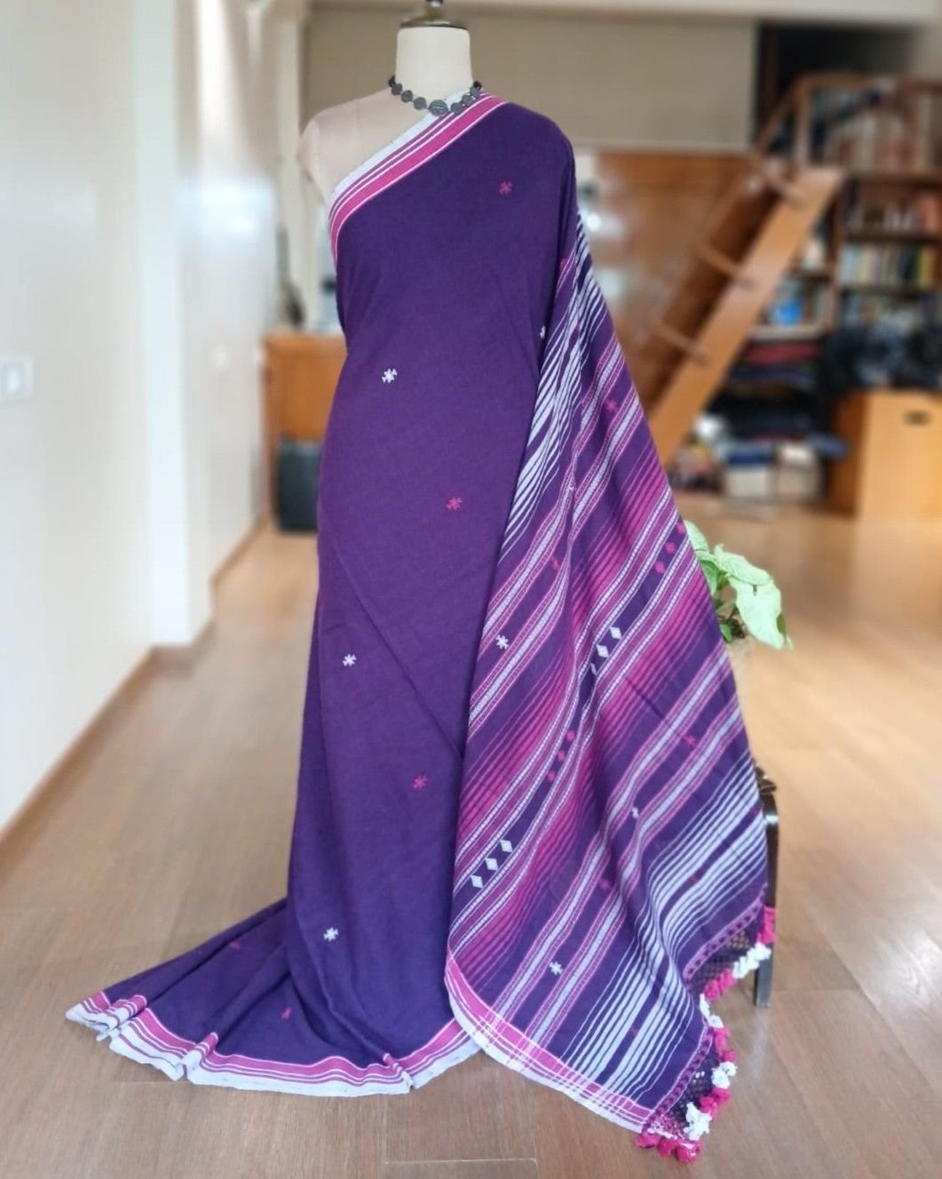 Bhujodi Saree Handwoven in Kala Cotton – (BHUJ0014) - Image 2