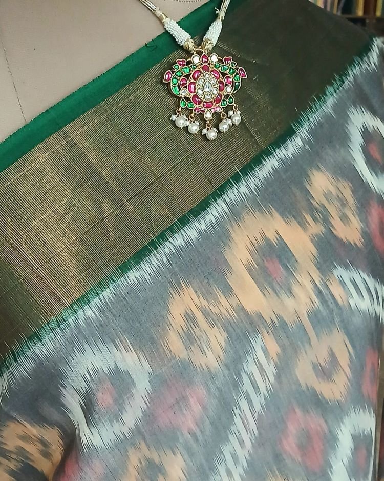 Handloom Single Ikat in Silk-Cotton Saree - (HSIS0017) - Image 3
