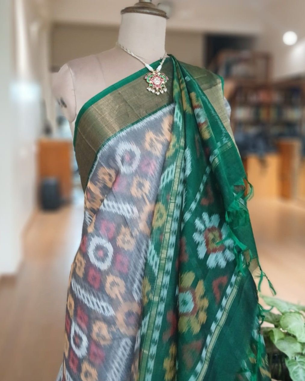 Handloom Single Ikat in Silk-Cotton Saree - (HSIS0017) - Image 7