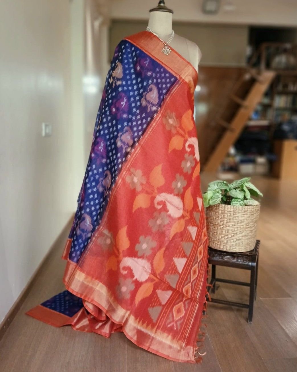 Handloom Single Ikat in Silk-Cotton Saree - (HSIS0010) - Image 8