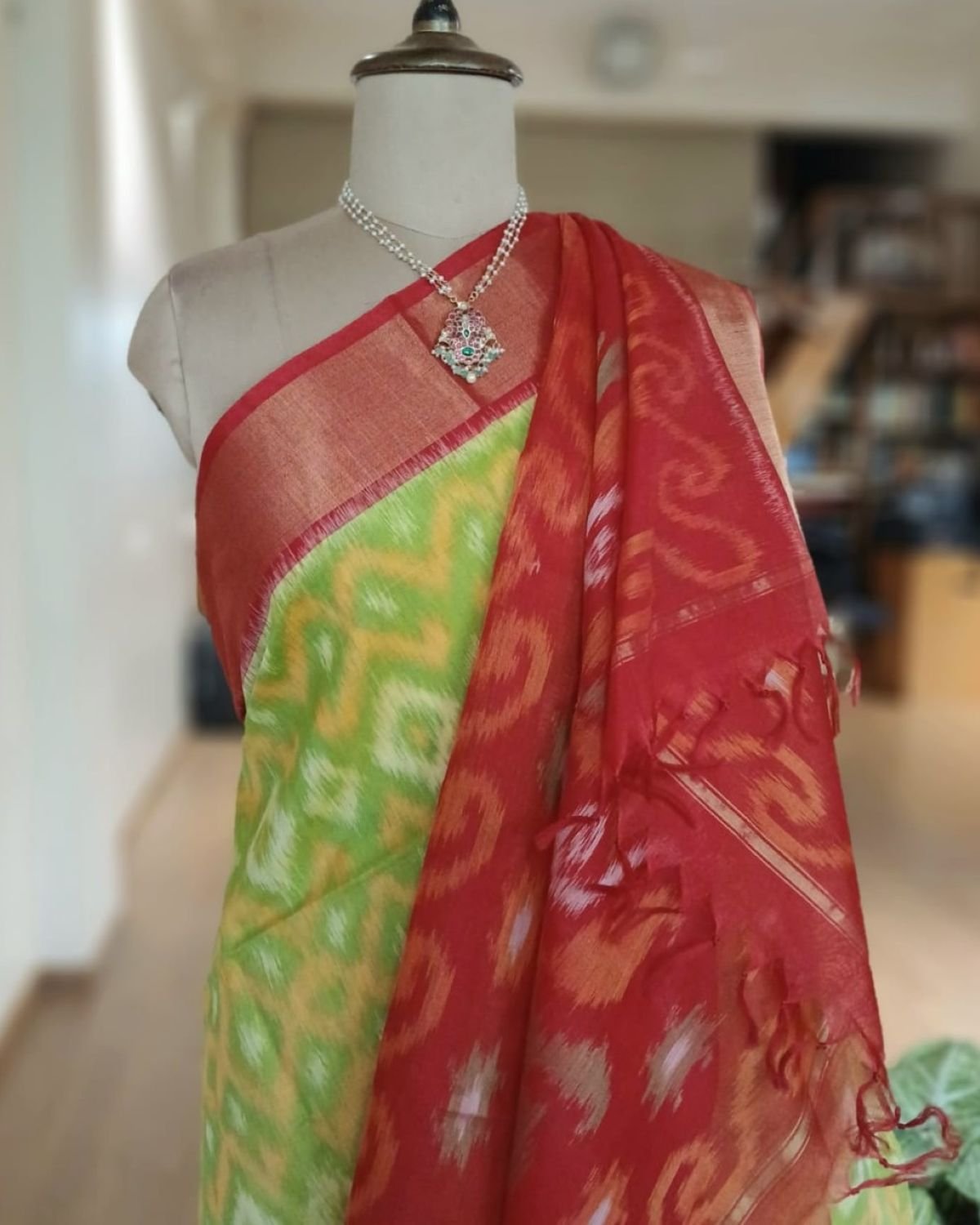 Handloom Single Ikat in Silk-Cotton Saree - (HSIS0007) - Image 6