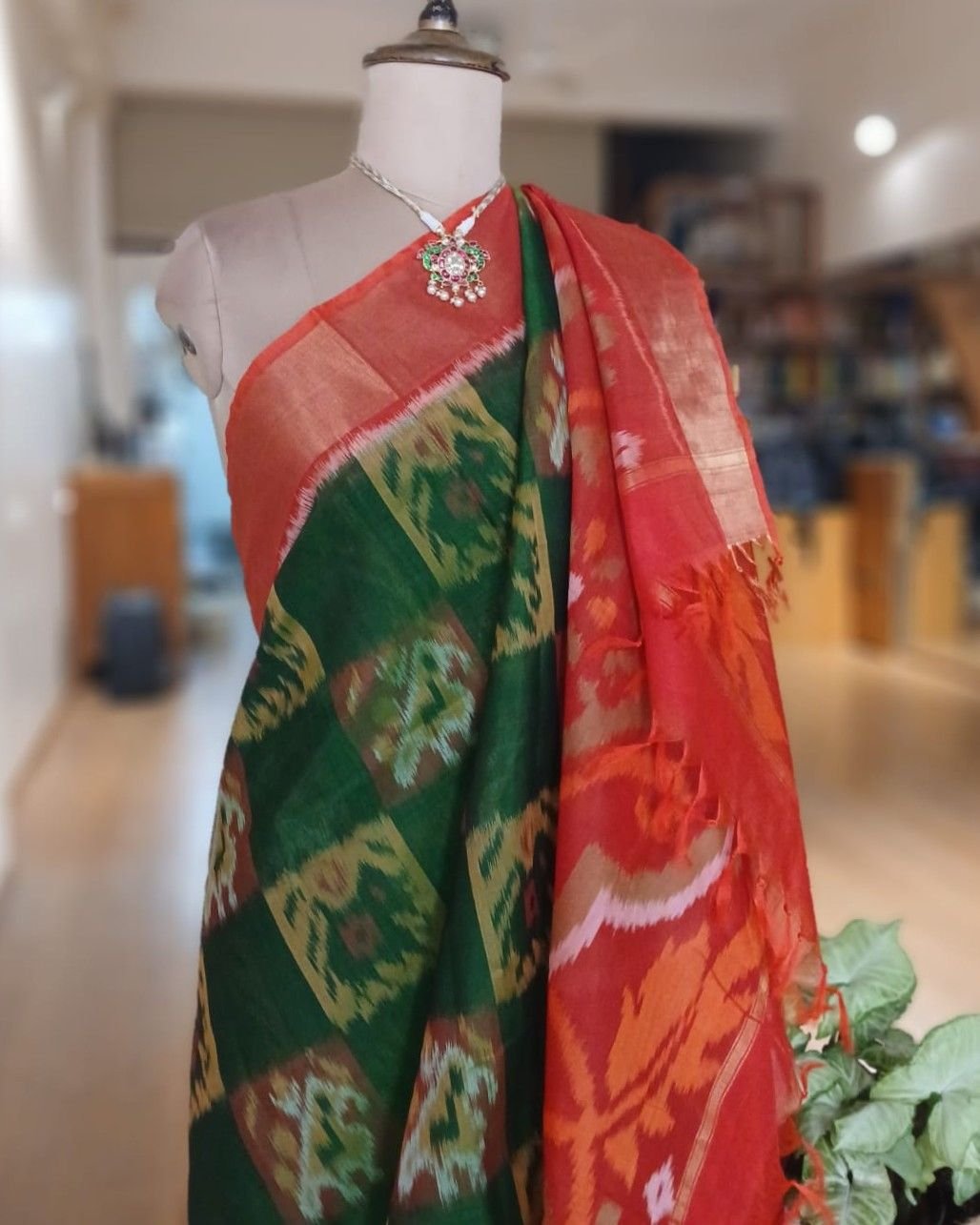 Handloom Single Ikat in Silk-Cotton Saree - (HSIS0031) - Image 6