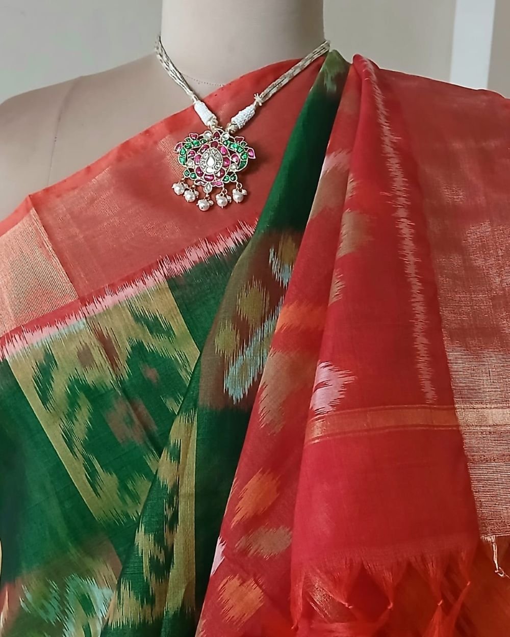 Handloom Single Ikat in Silk-Cotton Saree - (HSIS0031) - Image 7