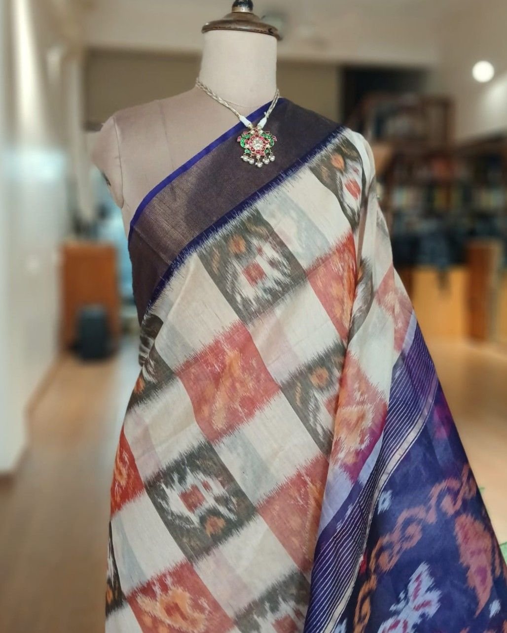 Handloom Single Ikat in Silk-Cotton Saree - (HSIS0032) - Image 2