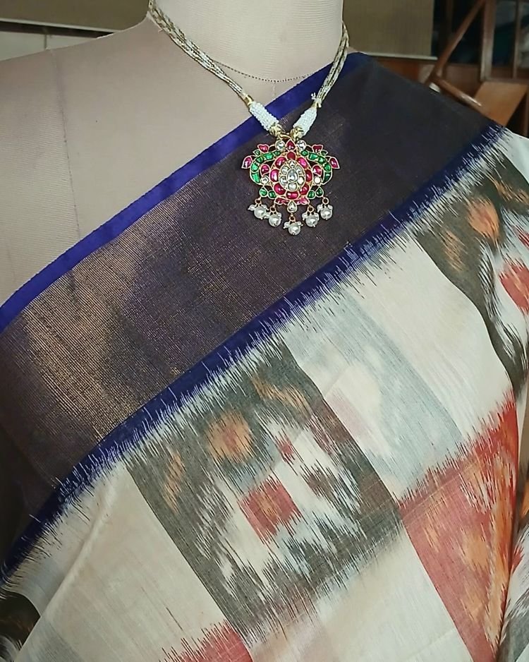 Handloom Single Ikat in Silk-Cotton Saree - (HSIS0032) - Image 3