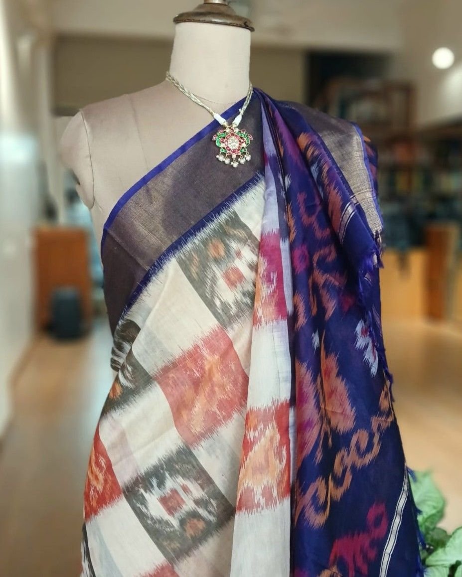 Handloom Single Ikat in Silk-Cotton Saree - (HSIS0032) - Image 6