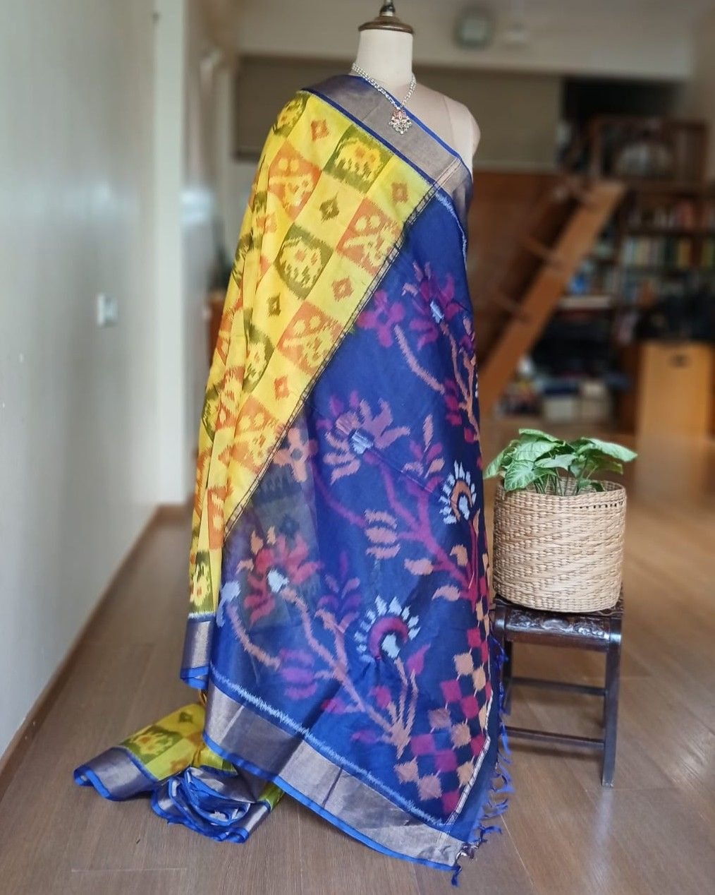 Handloom Single Ikat in Silk-Cotton Saree - (HSIS0015) - Image 7