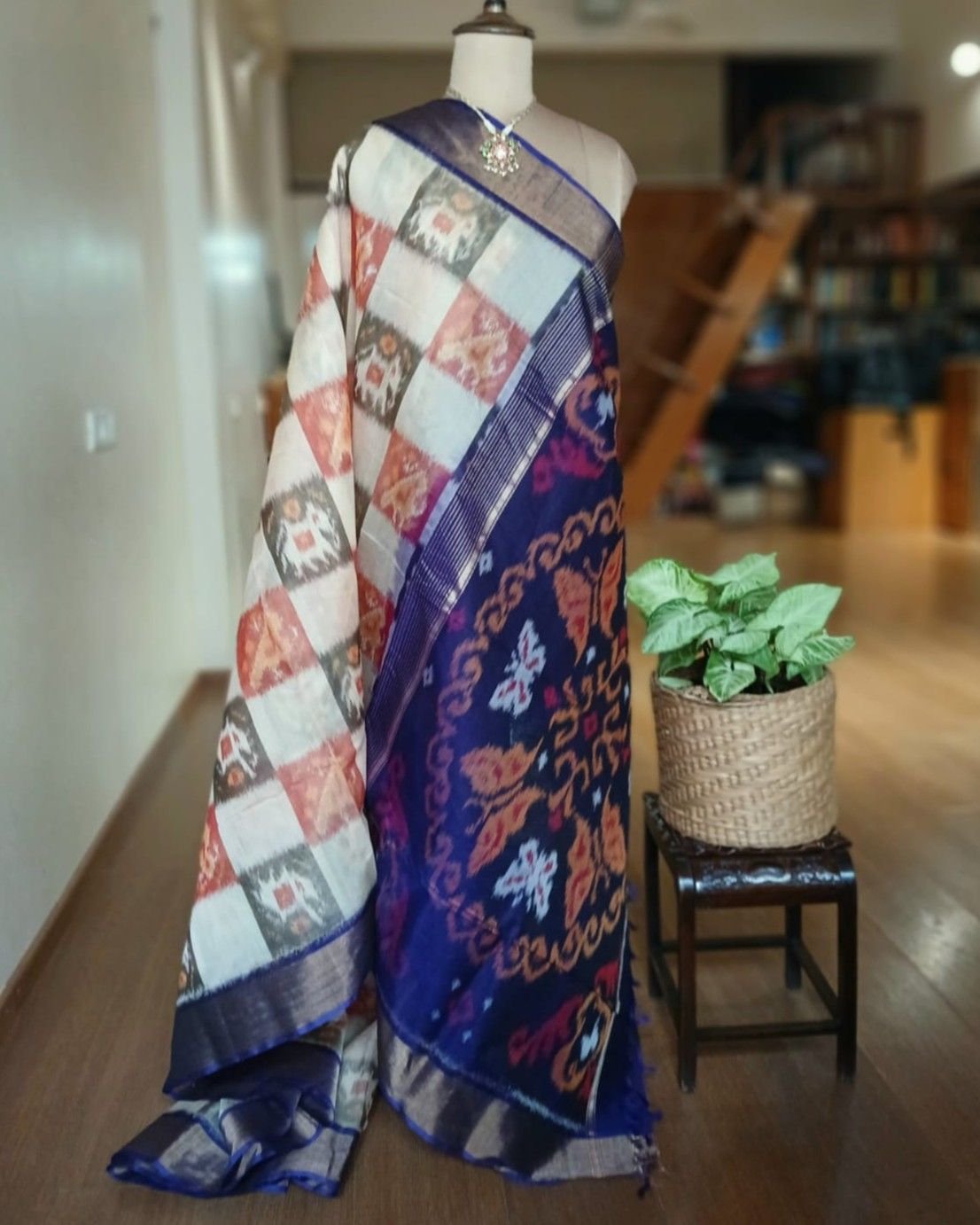 Handloom Single Ikat in Silk-Cotton Saree - (HSIS0032) - Image 8