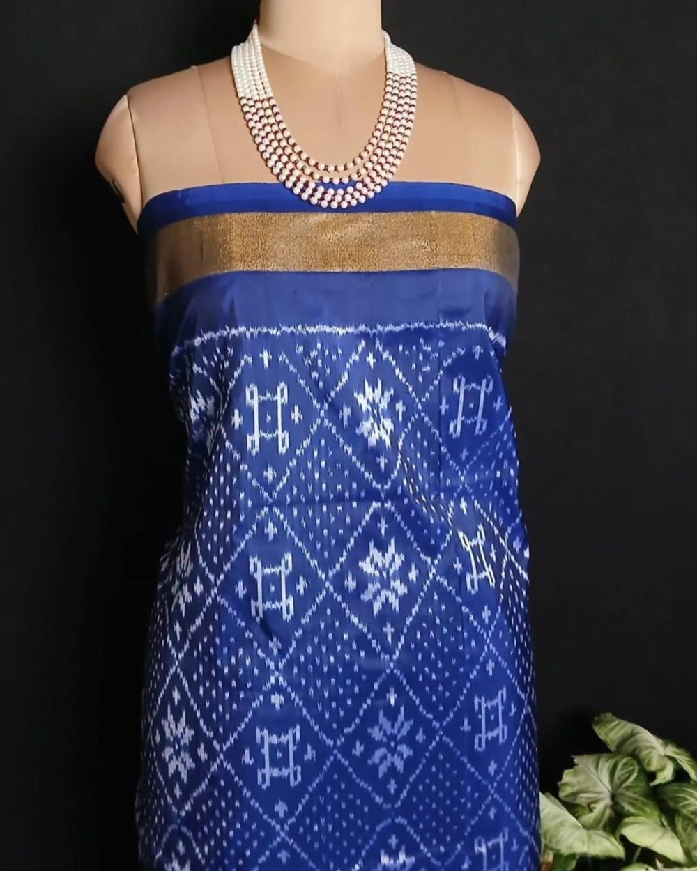Classy Grey and Blue Single Ikat Silk Saree - (NZIS0002) - Image 9