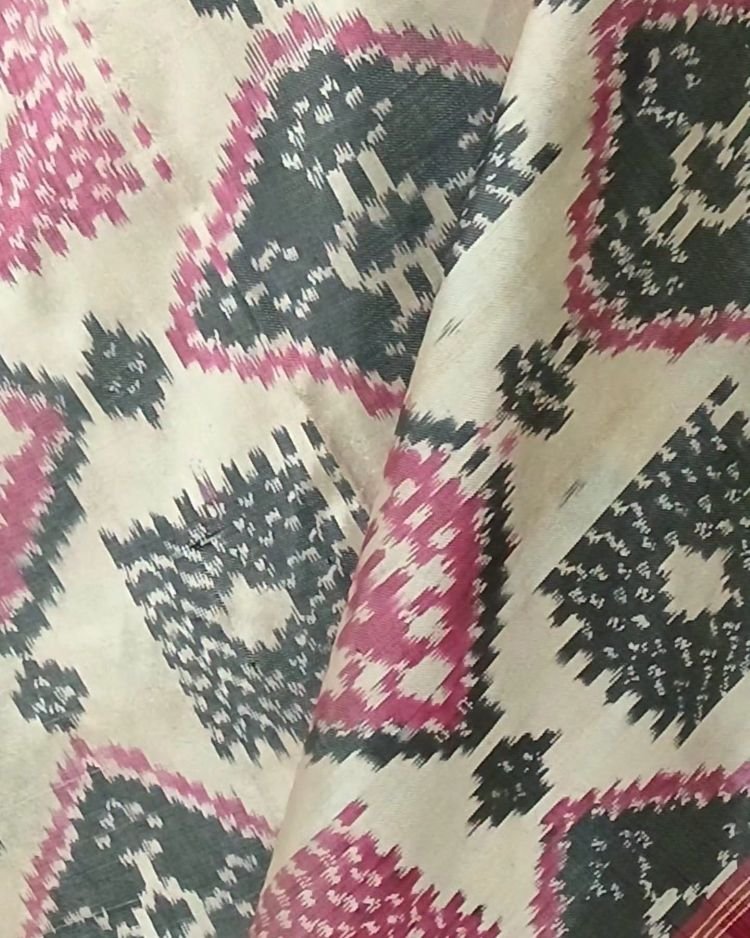 Ivory Coloured Single Ikat Silk Saree - (NZIS0004) - Image 3